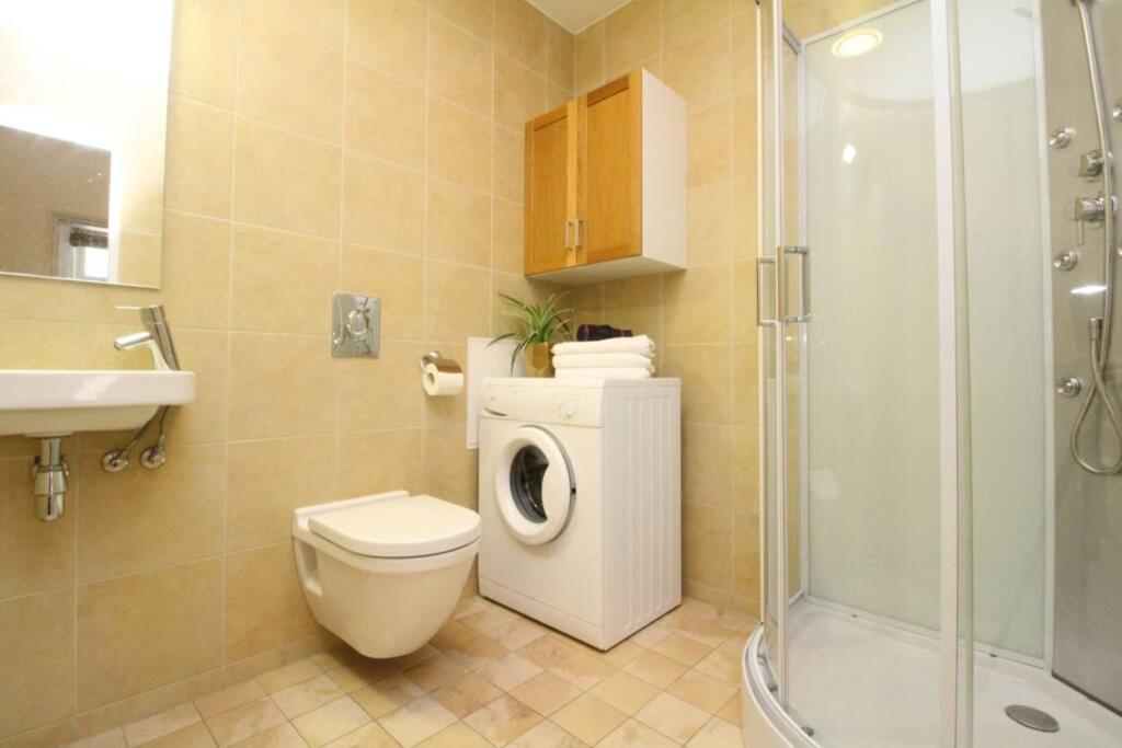 - Luxury 3 Bedroom, Sauna, Views
